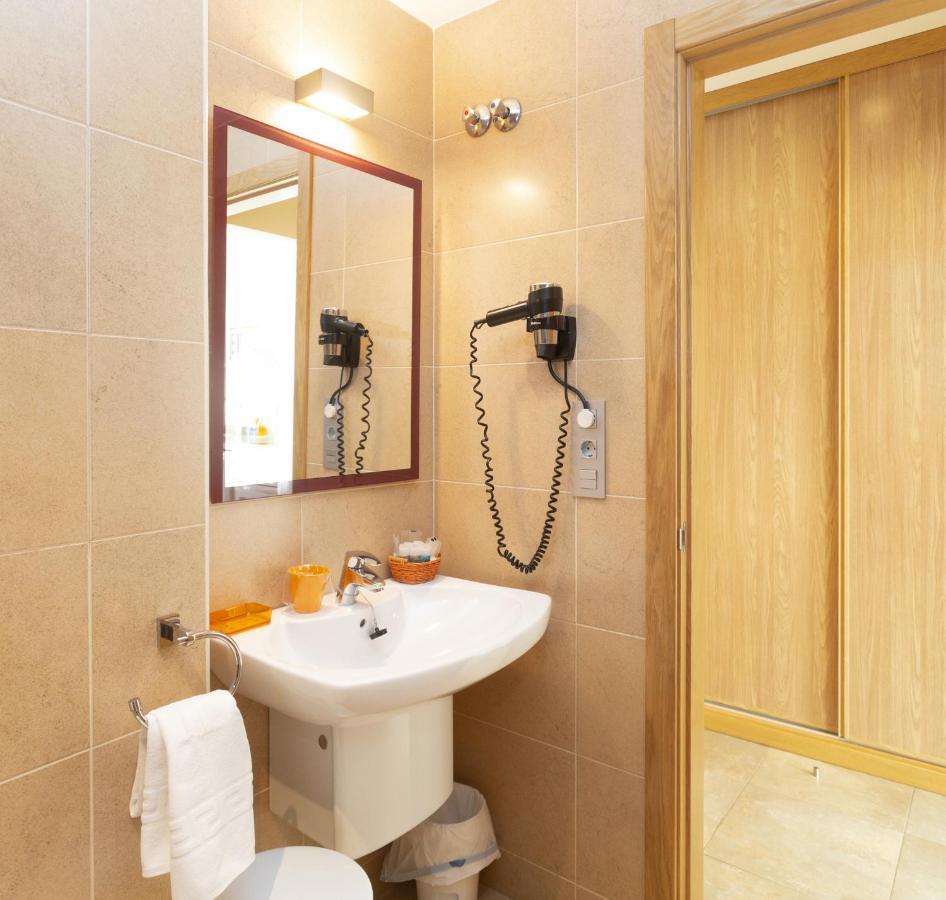 Apartamentos Turisticos Playa De Tapia Tapia De Casariego Buitenkant foto